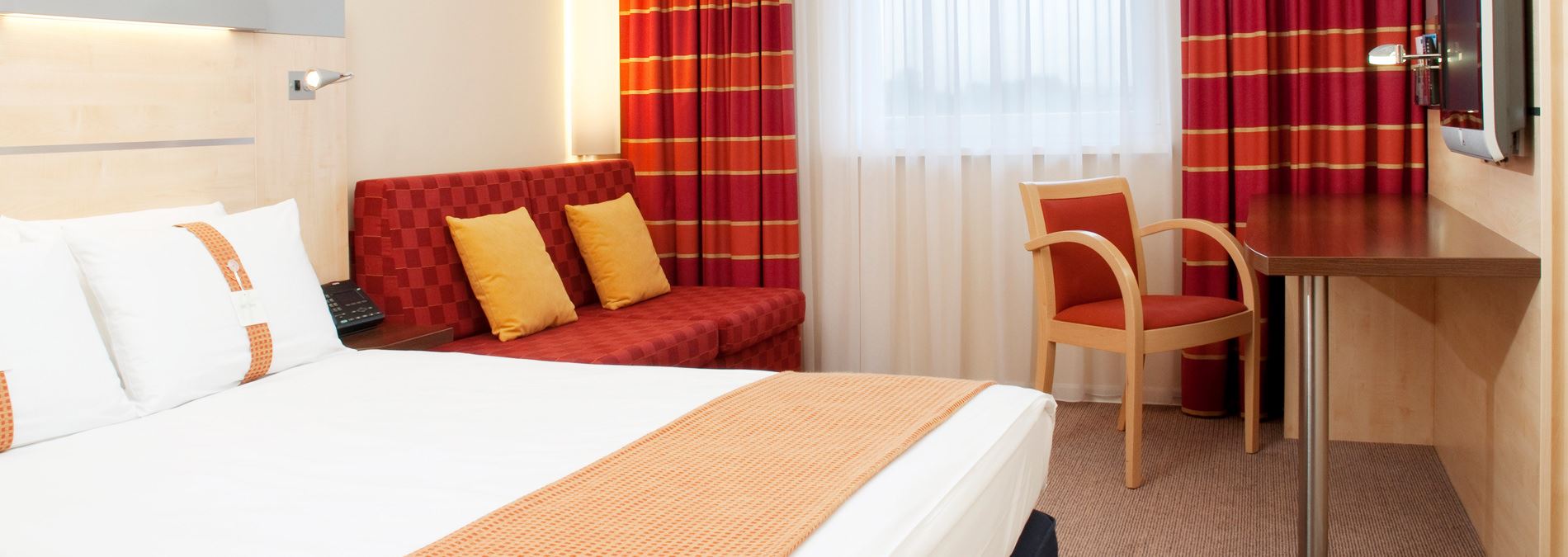 Holiday Inn Express Cardiff Airport
