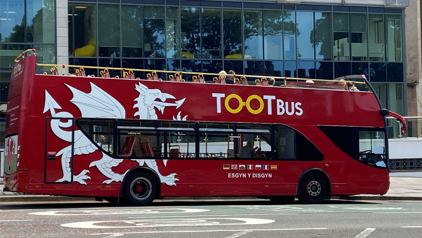 cardiff city bus tour